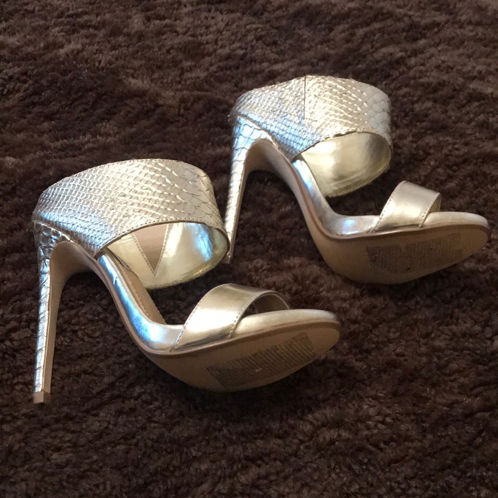 Gold Steve Madden heels size 6